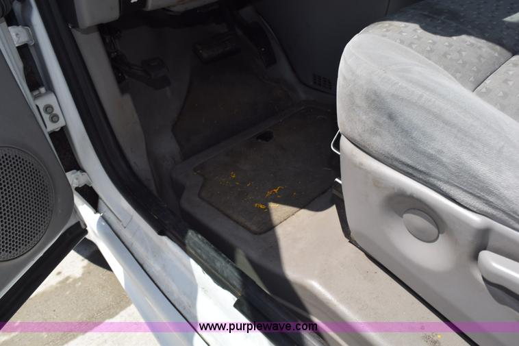 image for item L5750 2008 Chevrolet Uplander van