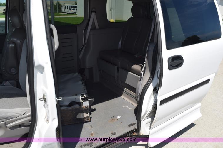 image for item L5750 2008 Chevrolet Uplander van