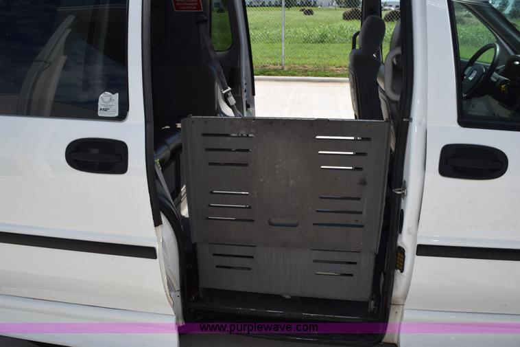 image for item L5750 2008 Chevrolet Uplander van