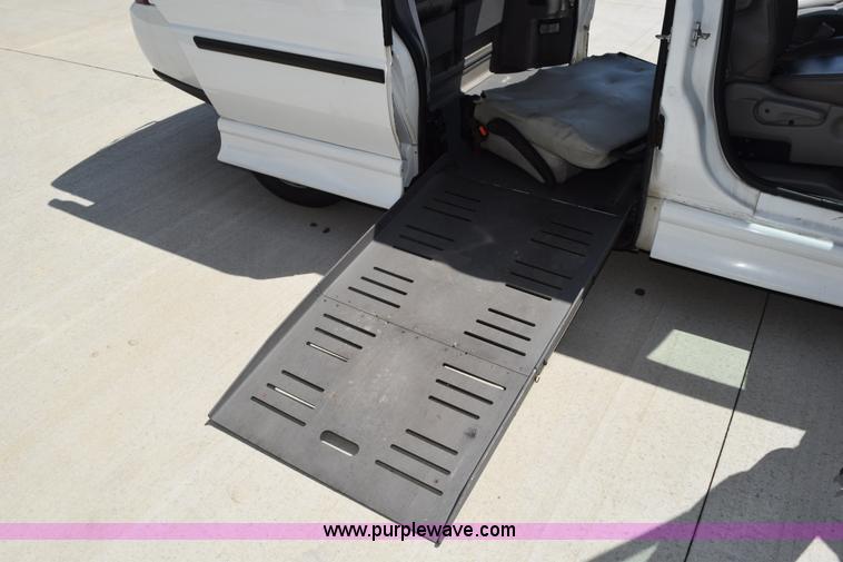 image for item L5750 2008 Chevrolet Uplander van