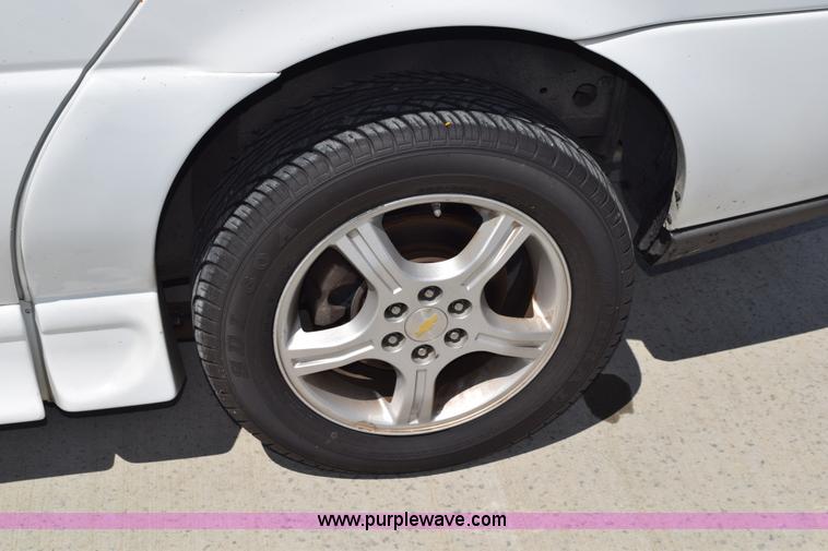 image for item L5750 2008 Chevrolet Uplander van