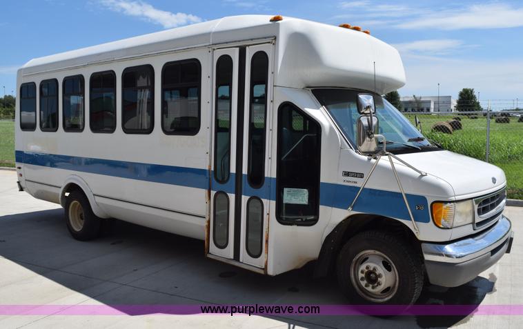 image for item L5751 1998 Ford Econoline E450 bus