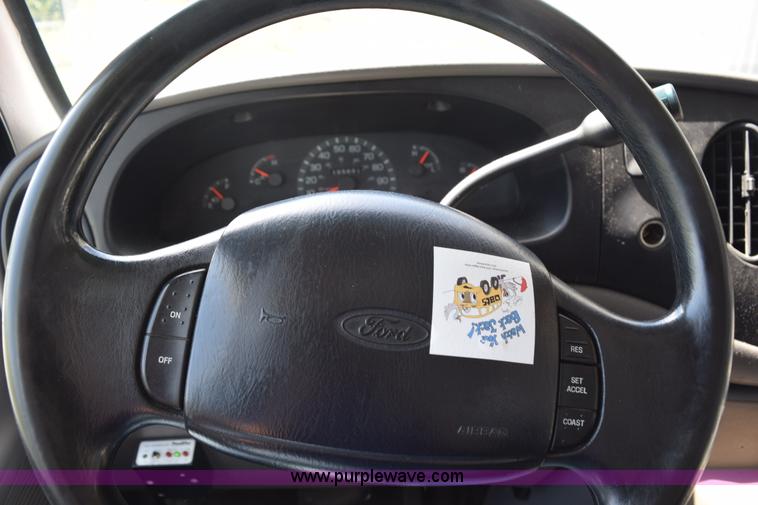image for item L5751 1998 Ford Econoline E450 bus