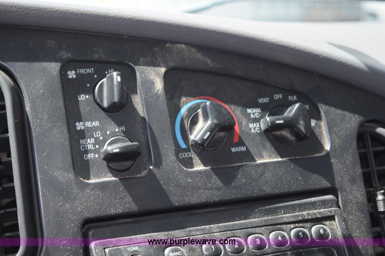 image for item L5751 1998 Ford Econoline E450 bus