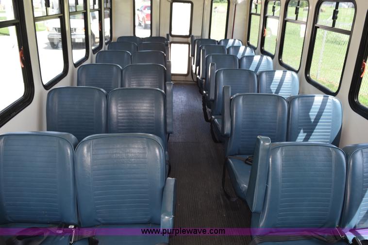 image for item L5751 1998 Ford Econoline E450 bus