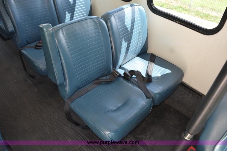 image for item L5751 1998 Ford Econoline E450 bus