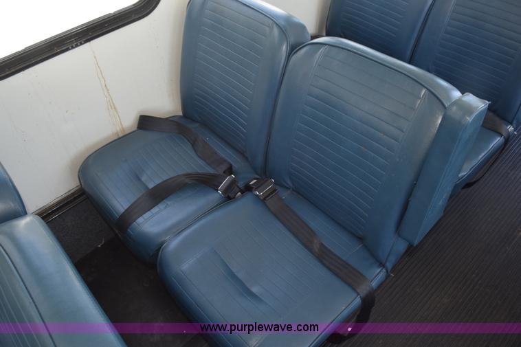 image for item L5751 1998 Ford Econoline E450 bus