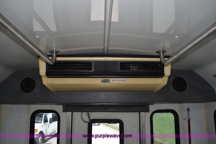 image for item L5751 1998 Ford Econoline E450 bus