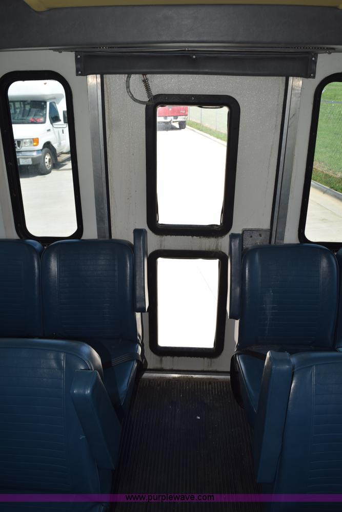 image for item L5751 1998 Ford Econoline E450 bus