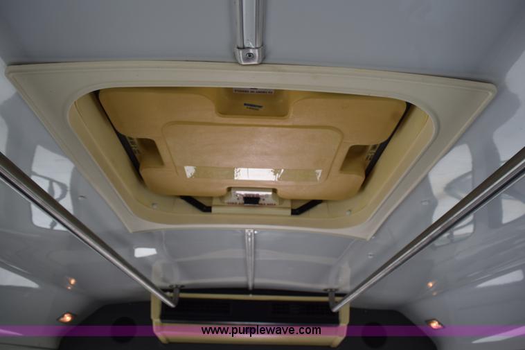 image for item L5751 1998 Ford Econoline E450 bus