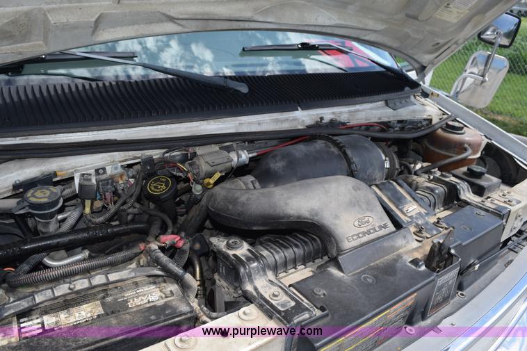 image for item L5751 1998 Ford Econoline E450 bus