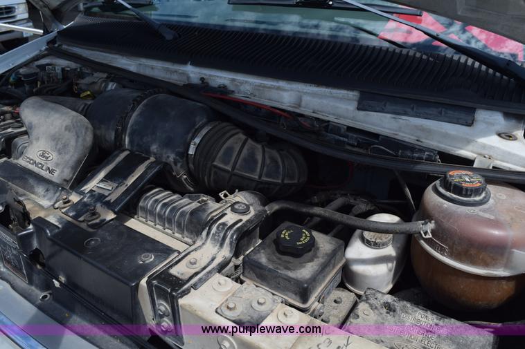 image for item L5751 1998 Ford Econoline E450 bus