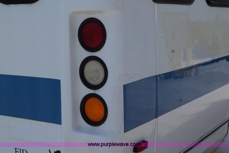 image for item L5751 1998 Ford Econoline E450 bus