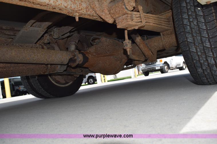 image for item L5751 1998 Ford Econoline E450 bus