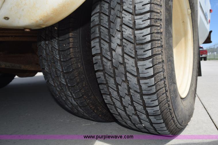 image for item L5751 1998 Ford Econoline E450 bus