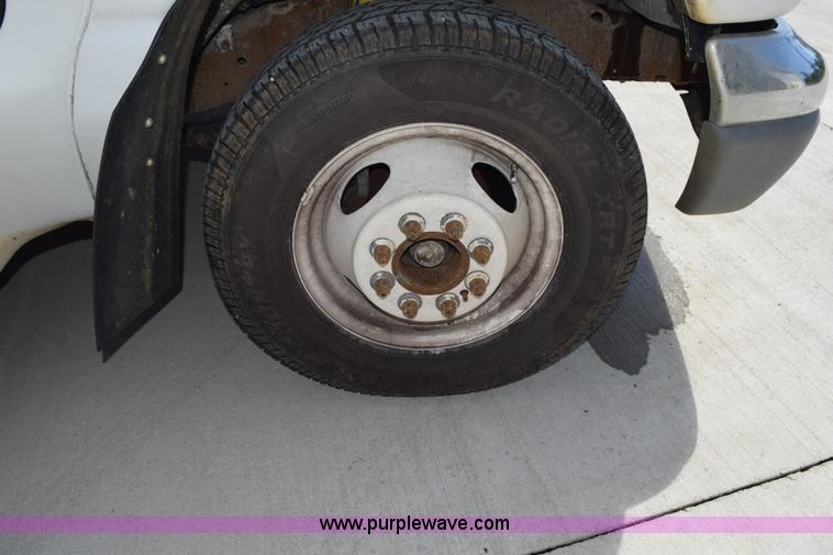 image for item L5751 1998 Ford Econoline E450 bus