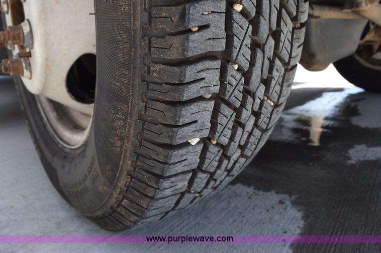 image for item L5751 1998 Ford Econoline E450 bus