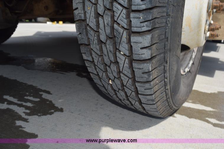 image for item L5751 1998 Ford Econoline E450 bus