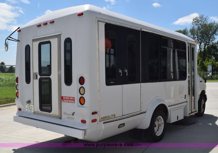 image for item L5752 2006 Ford E350 Super Duty bus