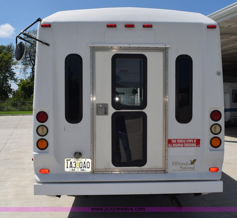 image for item L5752 2006 Ford E350 Super Duty bus