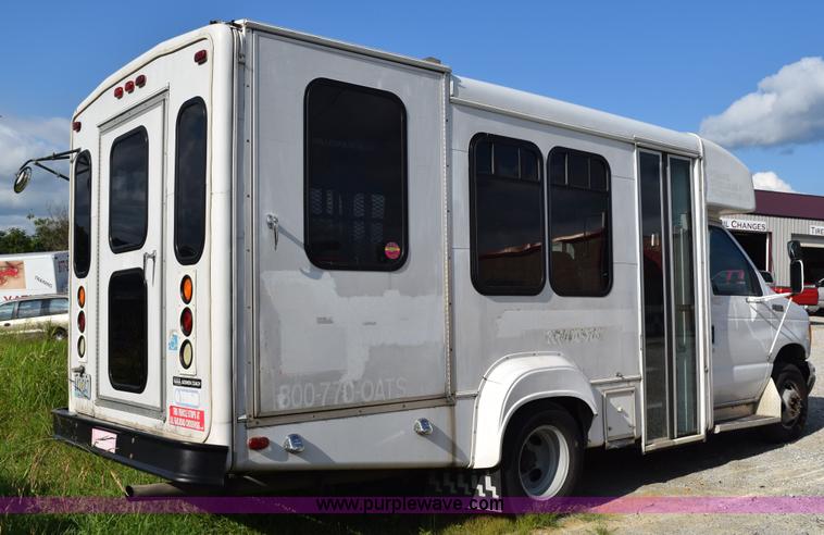 image for item L5753 2003 Ford E350 Super Duty bus