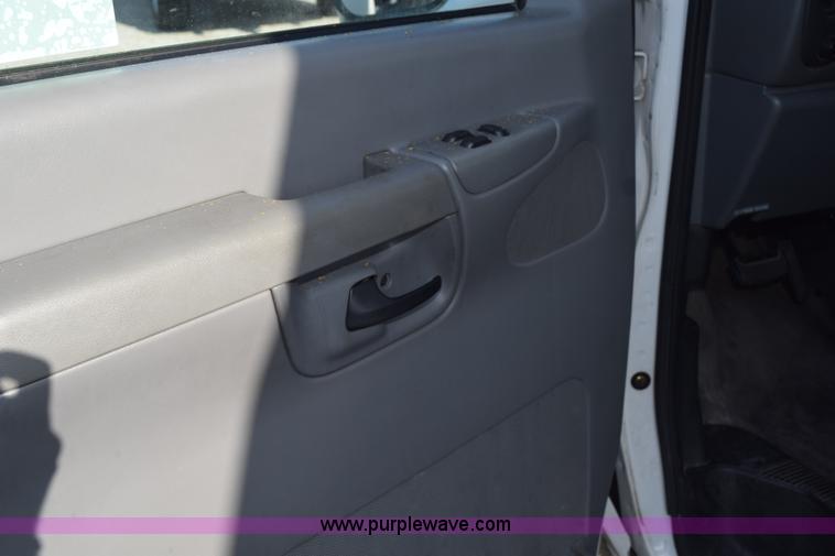 image for item L5753 2003 Ford E350 Super Duty bus