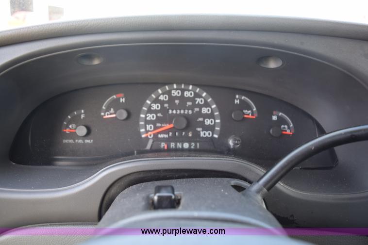 image for item L5753 2003 Ford E350 Super Duty bus