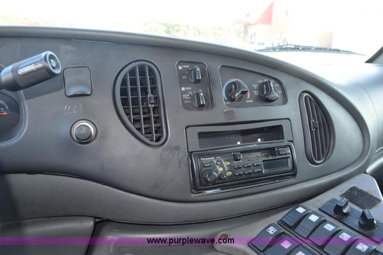 image for item L5753 2003 Ford E350 Super Duty bus