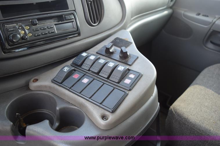 image for item L5753 2003 Ford E350 Super Duty bus