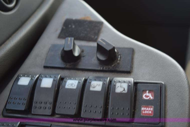 image for item L5753 2003 Ford E350 Super Duty bus