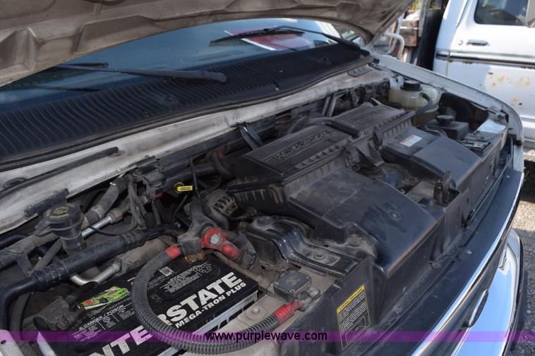 image for item L5753 2003 Ford E350 Super Duty bus
