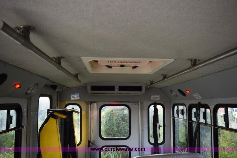 image for item L5753 2003 Ford E350 Super Duty bus