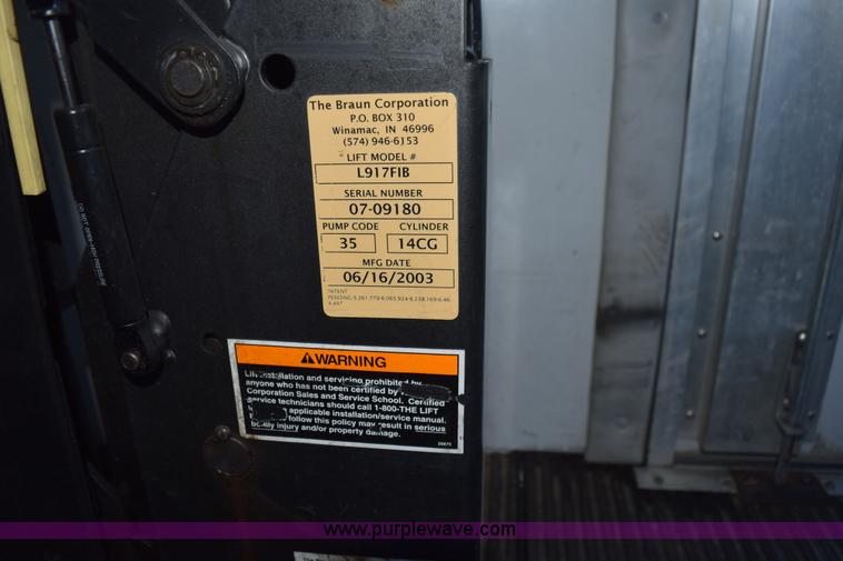 image for item L5753 2003 Ford E350 Super Duty bus