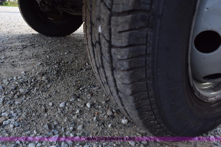 image for item L5753 2003 Ford E350 Super Duty bus