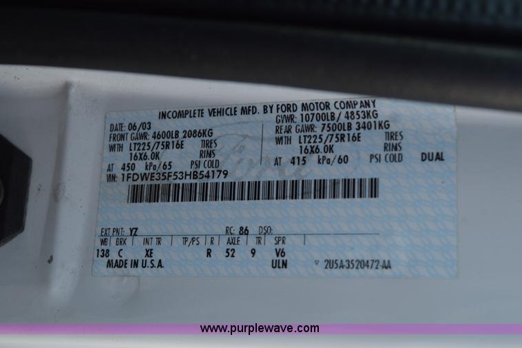 image for item L5753 2003 Ford E350 Super Duty bus