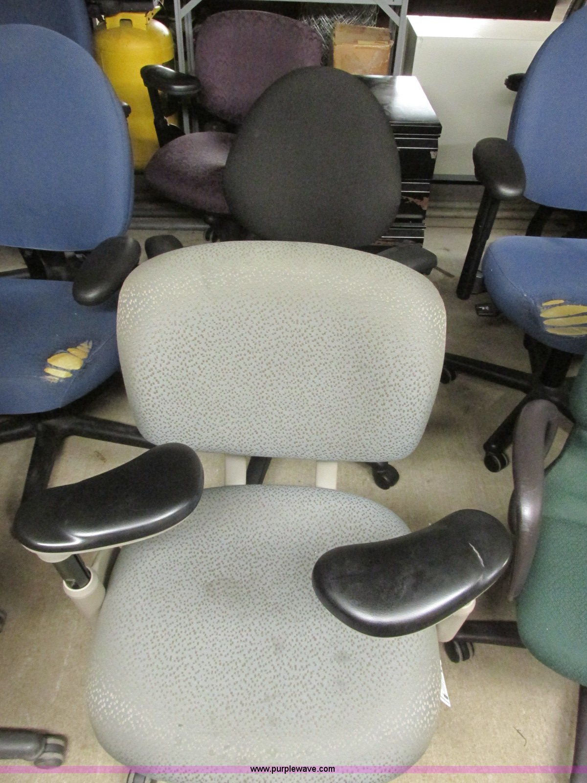 (14) assorted office chairs in Wichita, KS Item BN9919 sold Purple Wave