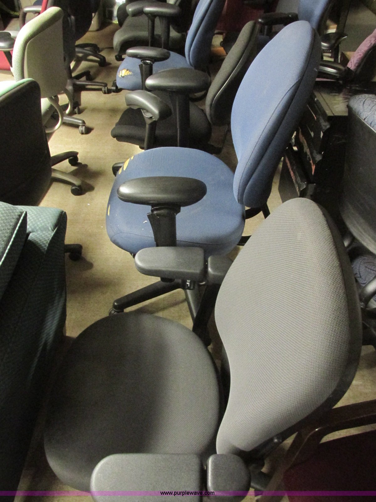 (14) assorted office chairs in Wichita, KS Item BN9919 sold Purple Wave