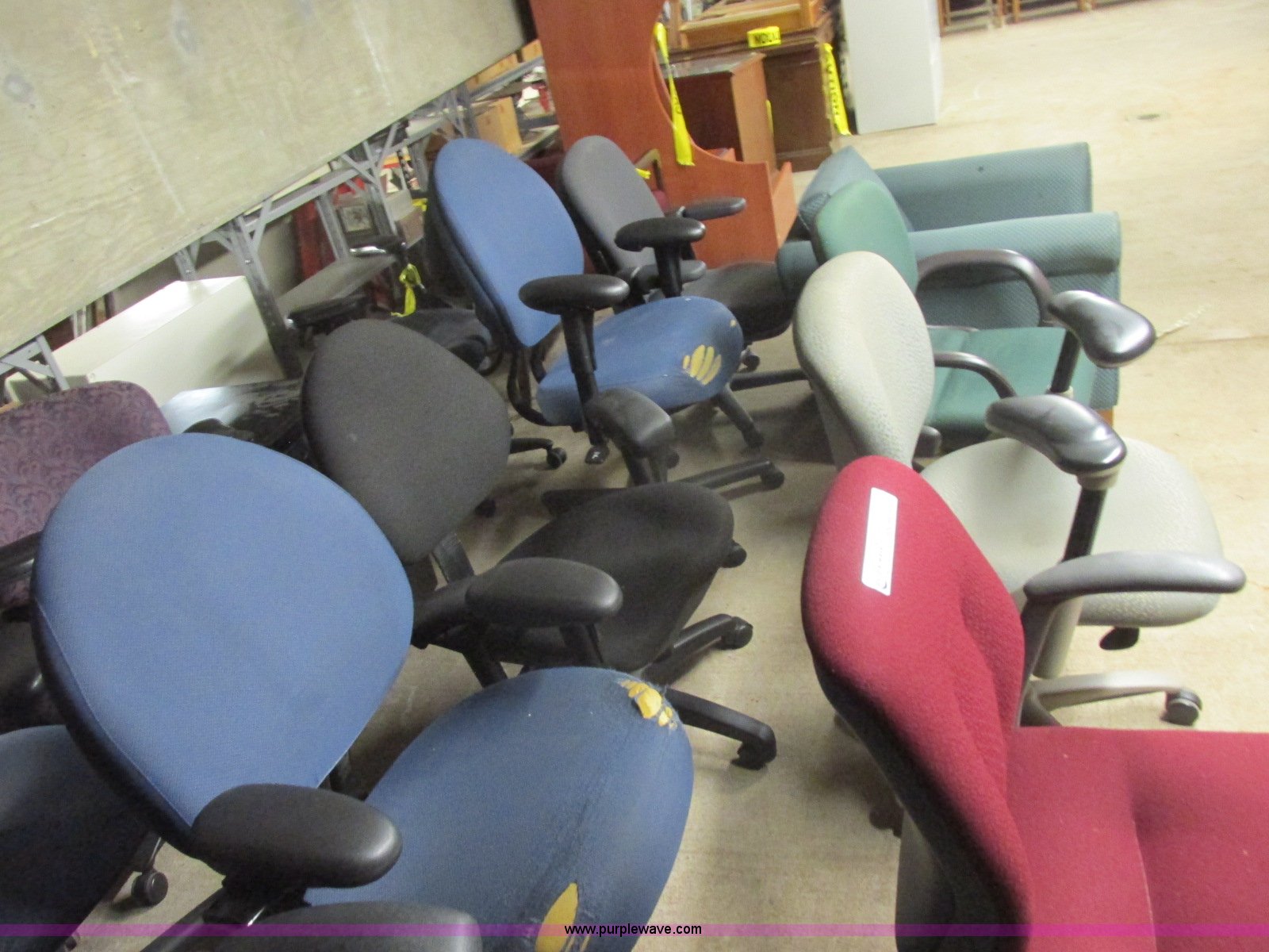 (14) assorted office chairs in Wichita, KS Item BN9919 sold Purple Wave