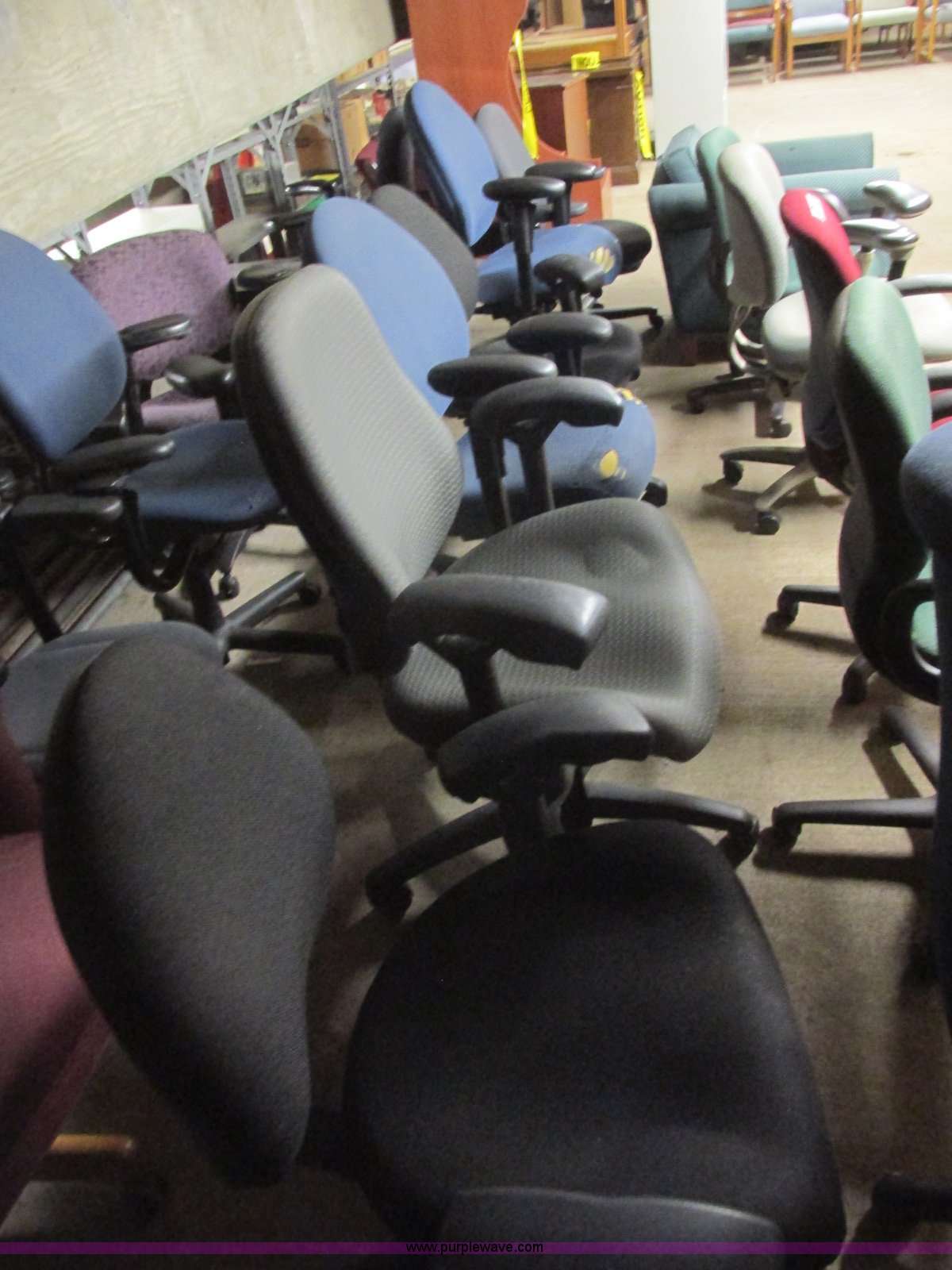 (14) assorted office chairs in Wichita, KS Item BN9919 sold Purple Wave