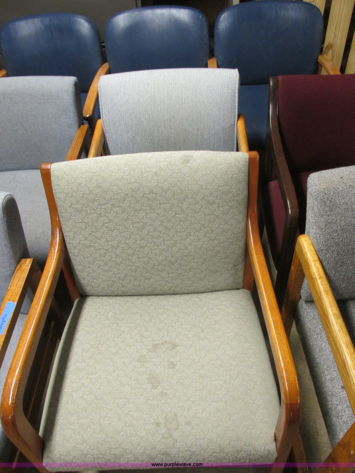 (17) assorted office chairs in Wichita, KS Item BN9920 sold Purple Wave