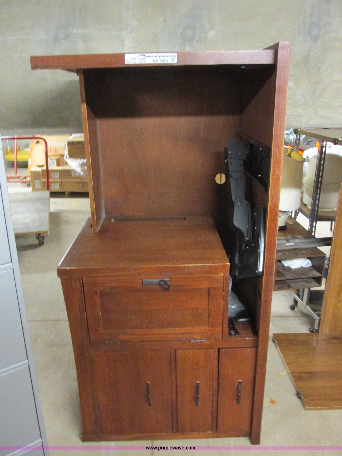 (5) wood desks in Wichita, KS Item BN9923 sold Purple Wave