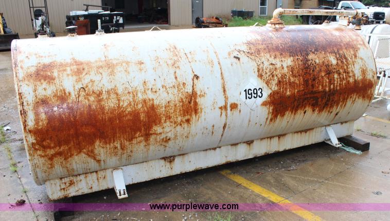 image for item BB9383 1,000 gallon fuel tank