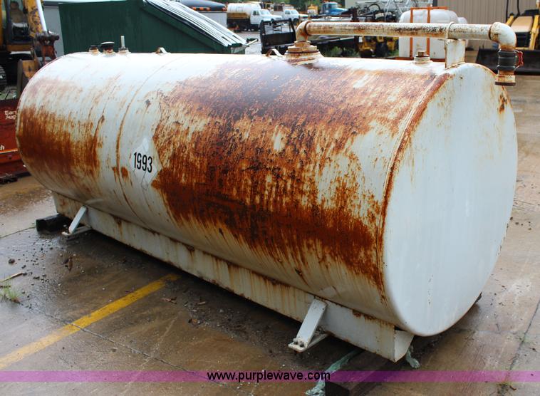 image for item BB9383 1,000 gallon fuel tank