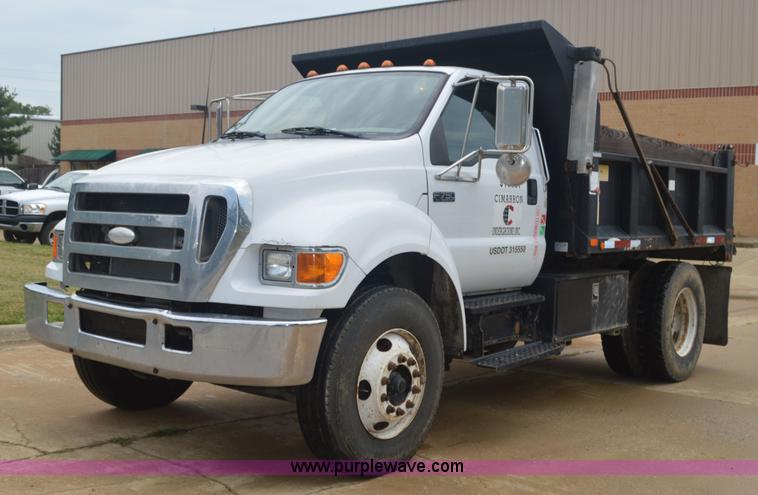 image for item BM9328 2005 Ford F750 Super Duty dump truck