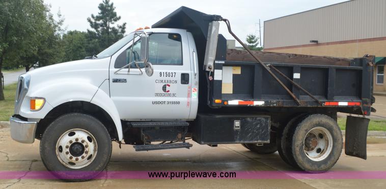 image for item BM9328 2005 Ford F750 Super Duty dump truck