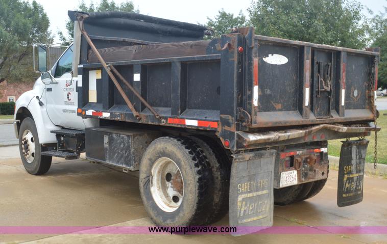 image for item BM9328 2005 Ford F750 Super Duty dump truck