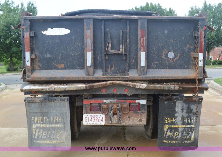 image for item BM9328 2005 Ford F750 Super Duty dump truck