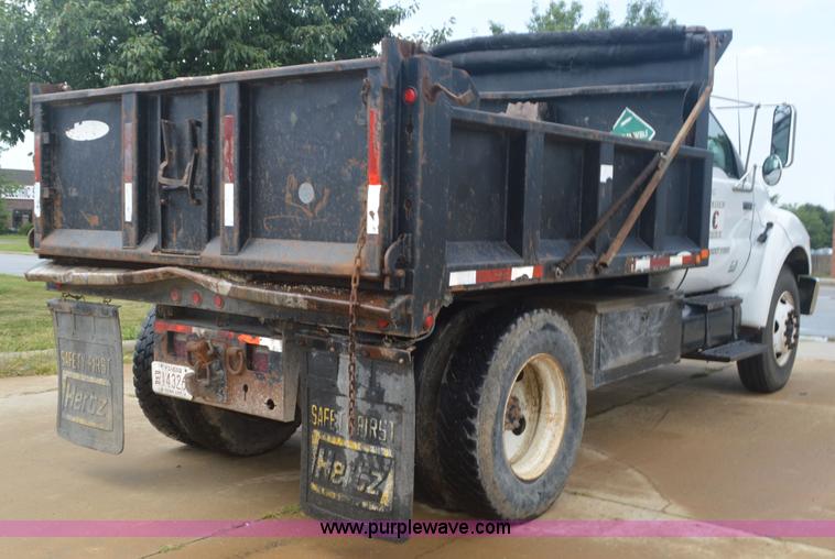 image for item BM9328 2005 Ford F750 Super Duty dump truck