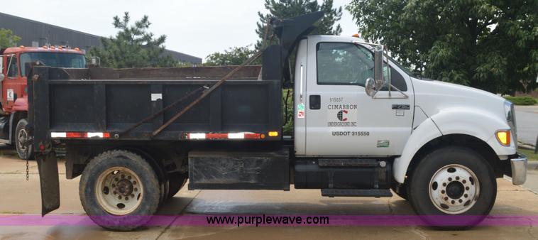 image for item BM9328 2005 Ford F750 Super Duty dump truck