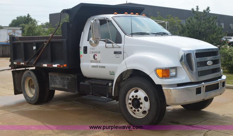 image for item BM9328 2005 Ford F750 Super Duty dump truck